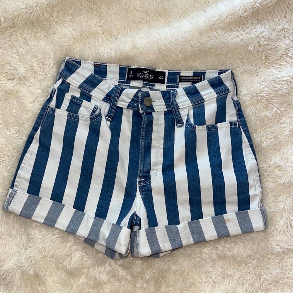 Hollister high rise mom short 3” in a blue and white stripe pattern